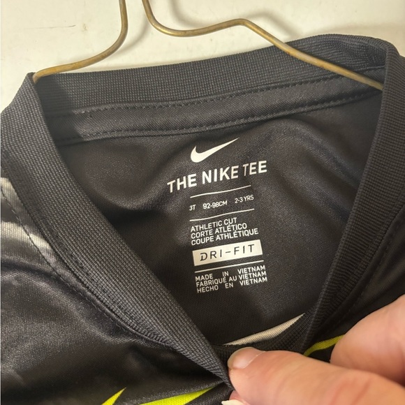 The Nike tee dri fit size 3t boys black - Picture 3 of 3